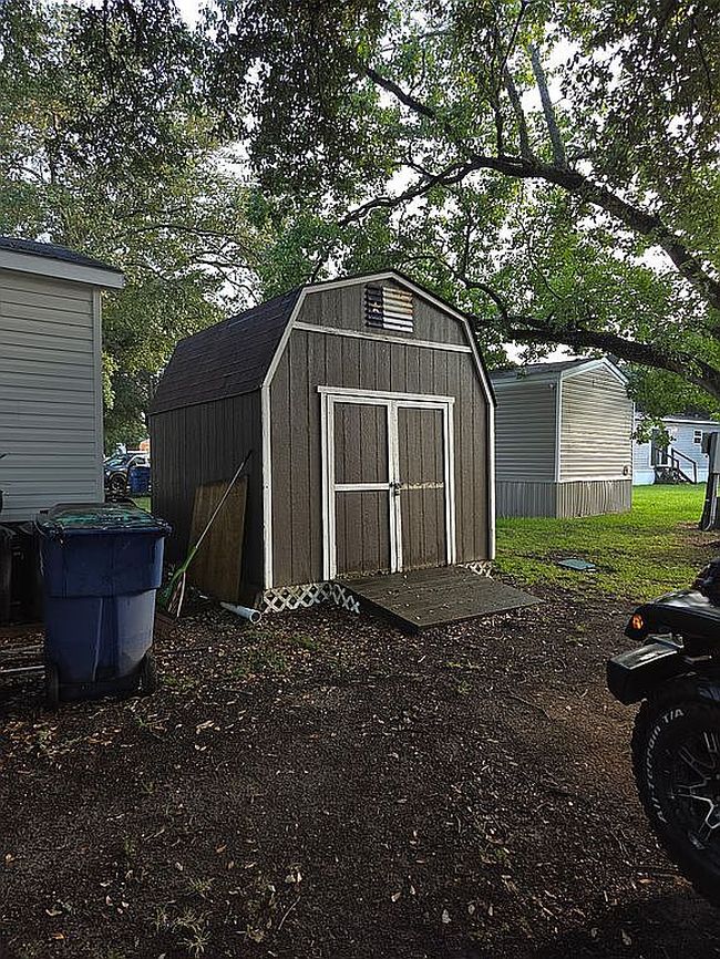 Photo of 3300 Pine Ln, Nederland, TX