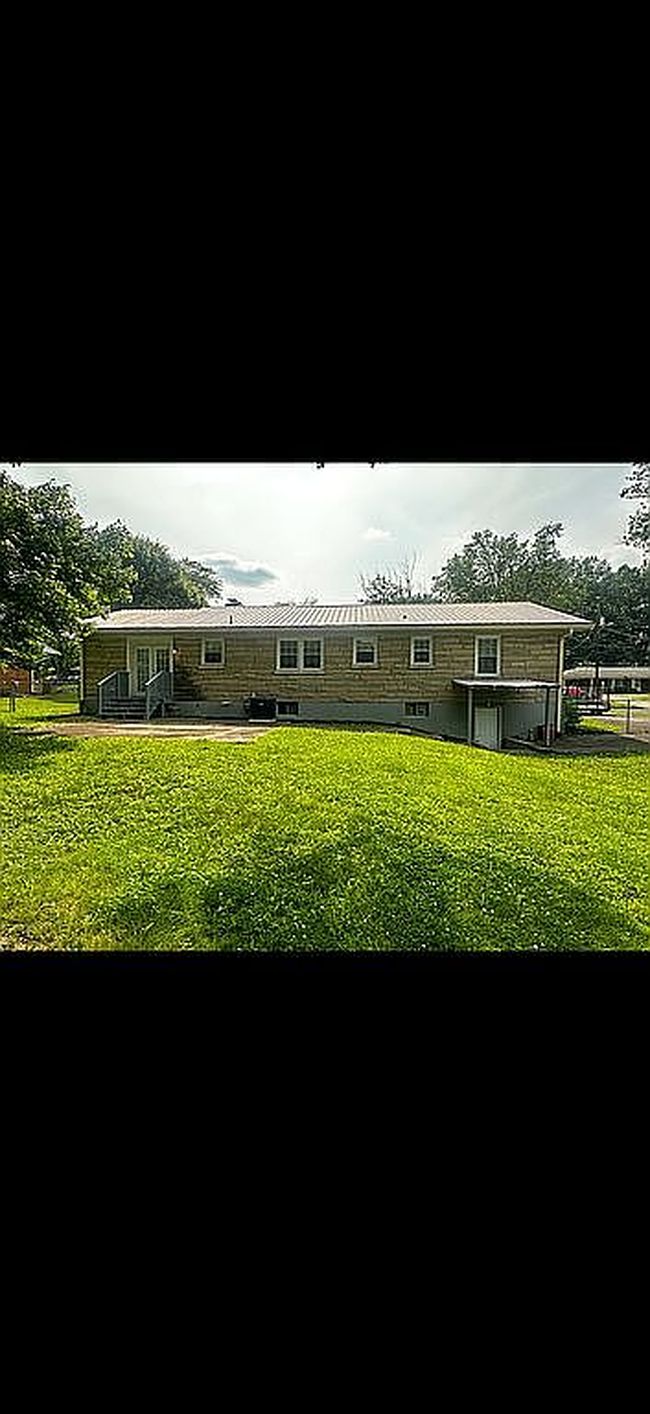 Photo of 811 Mccullum Ave, Elizabethtown, KY