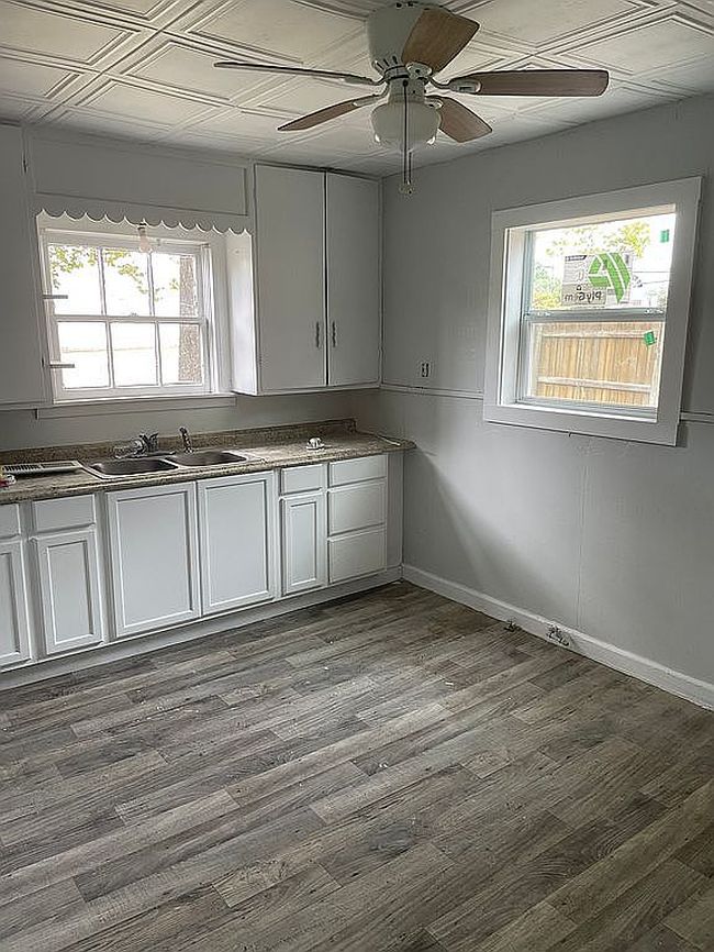 Additional photo 2 of property located at 245 12th St Se