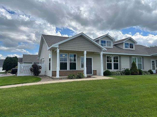 Photo of 1401 Tower Ln Ne, Cedar Rapids, IA