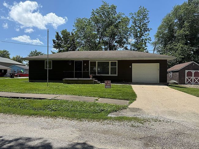 Photo of 104 S Price St, Industry, IL