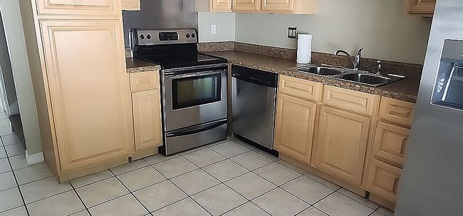 Additional photo 2 of property located at 110 Du Rhu Dr #E