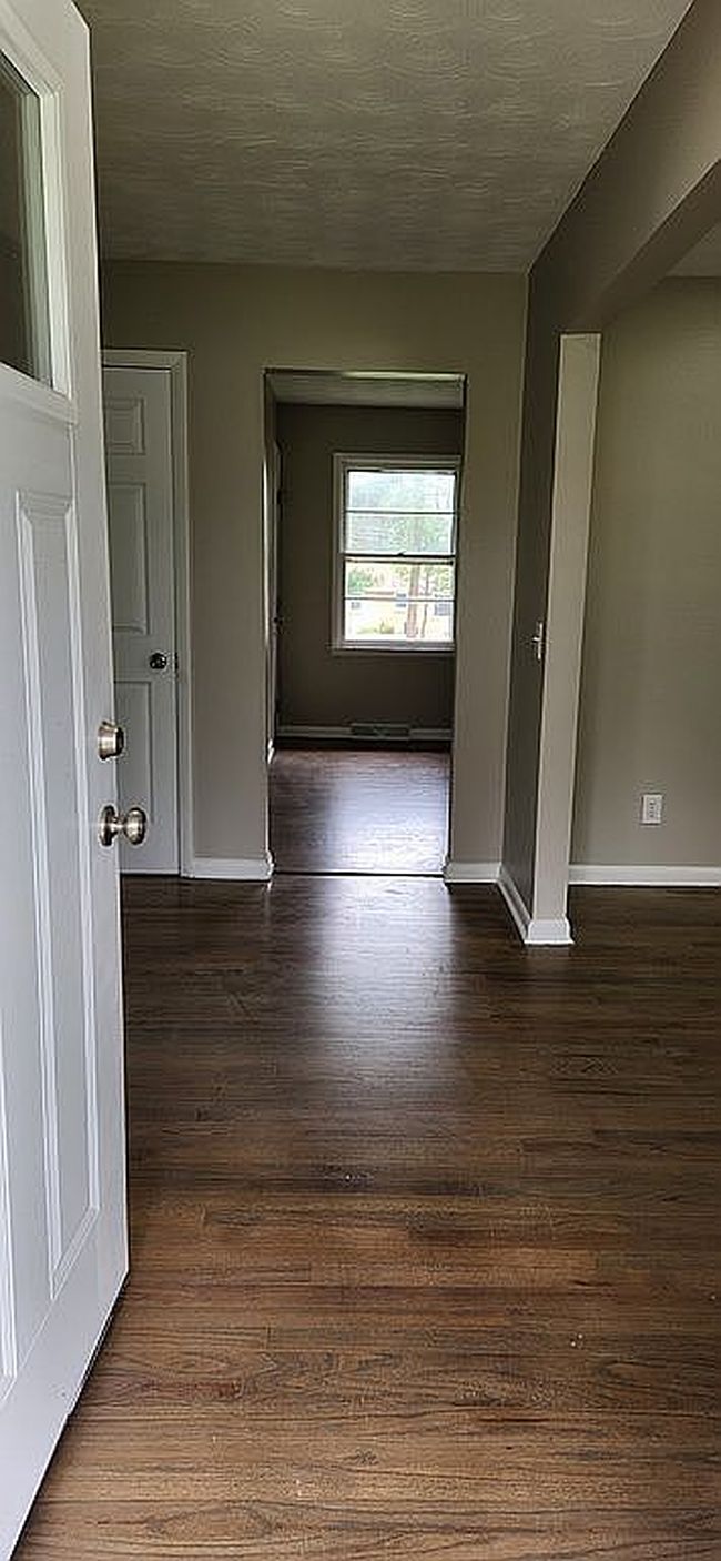 Additional photo 2 of property located at 714 Greenwood Dr