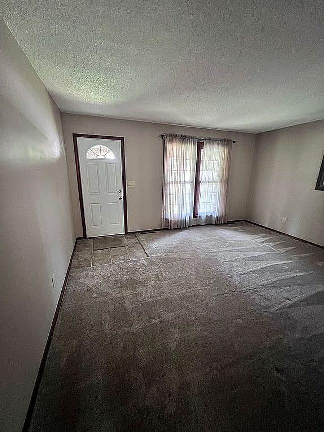 Photo of 2150 E Lark St, Springfield, MO