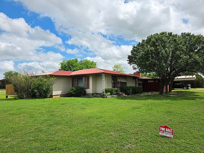 Photo of 400 S Bailey St, Electra, TX