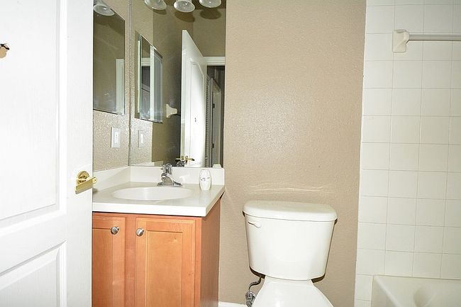 Photo of 1011 Fairwaycove Ln Unit 201, Bradenton, FL