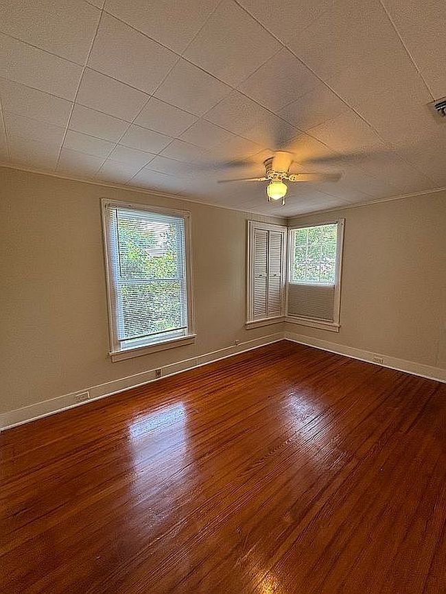 Image of 927 Boulevard St