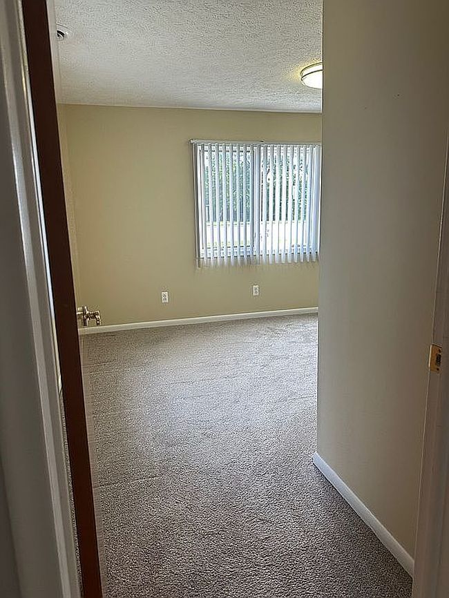 Photo of 5825 Fonda Lake Dr, Brighton, MI