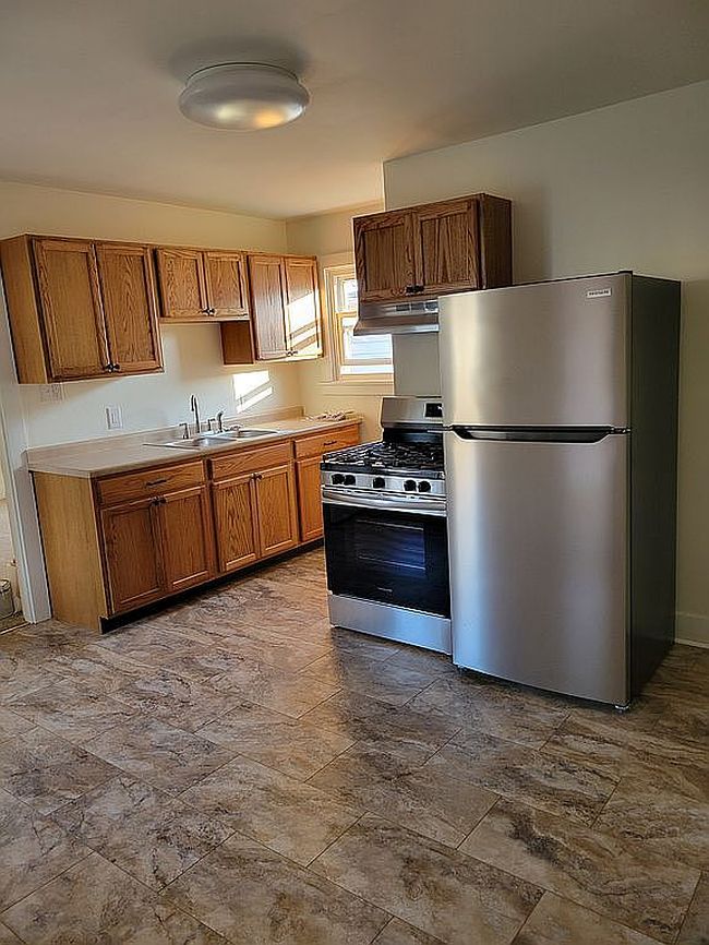 Photo of 815 Hazlett Ave, Brackenridge, PA