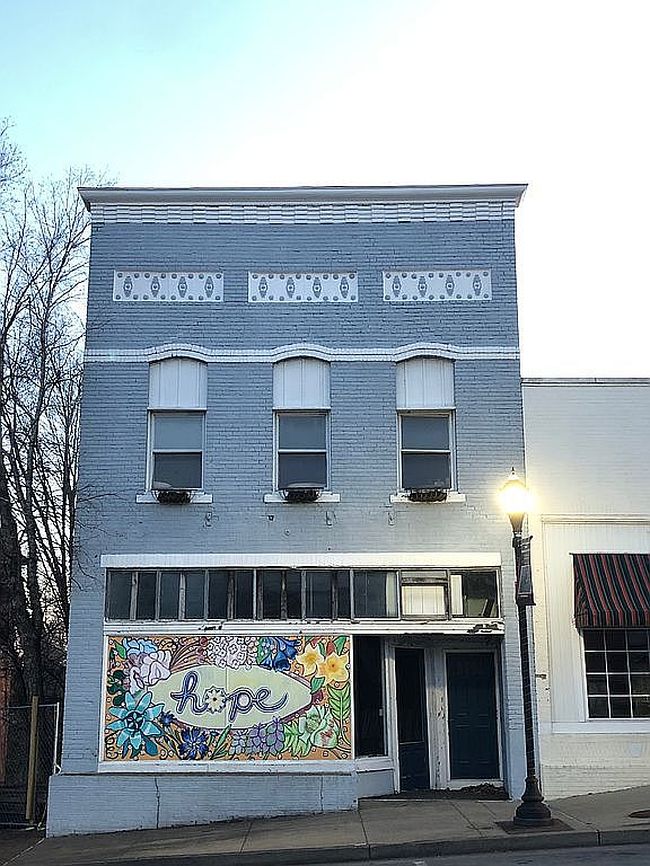 Image of 124 E Main St