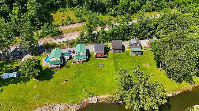 Photo of 112 Cliff Island Dr, Hinton, WV