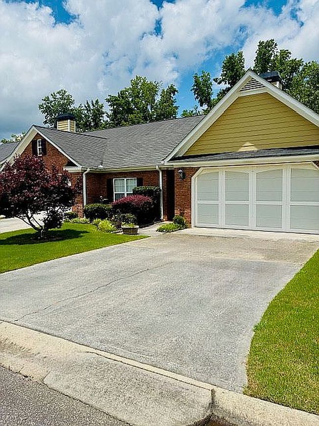 Photo of 2530 Rosehill Cir, Lithia Springs, GA
