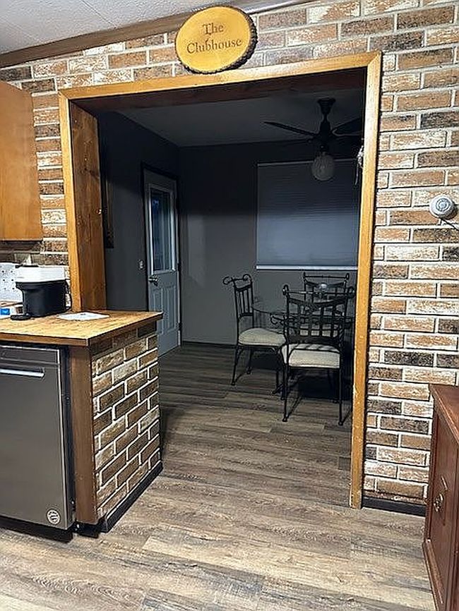 Image of 702 E Clark St