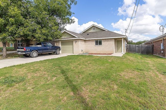 Photo of 1109 E Avenue F, Lampasas, TX