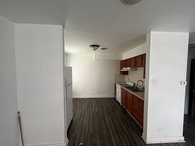 Photo of 7813 S Phillips Ave, Chicago, IL