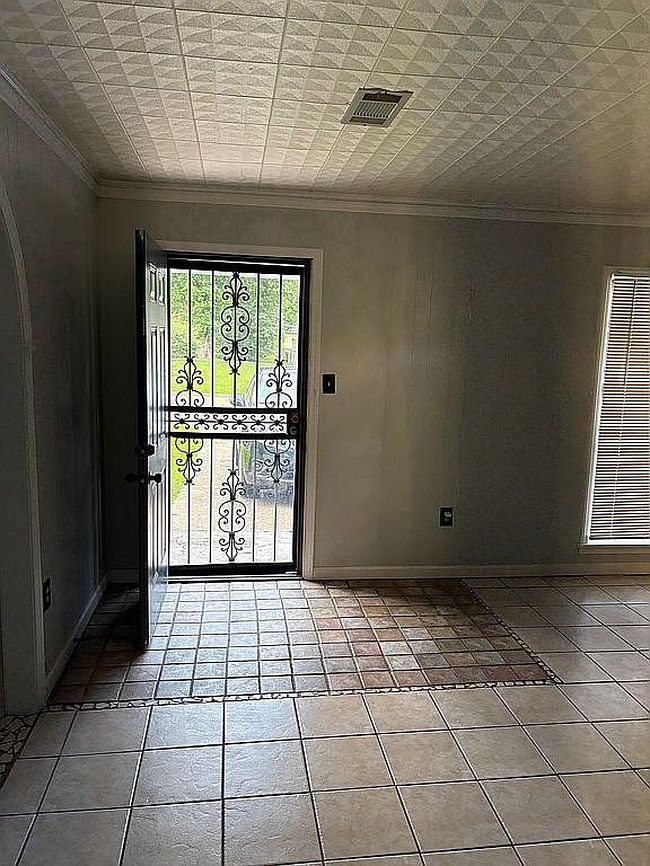 Additional photo 1 of property located at 4983 Rosehaven Dr