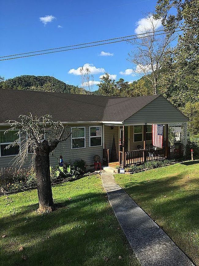 Image of 15 Charlene Ln