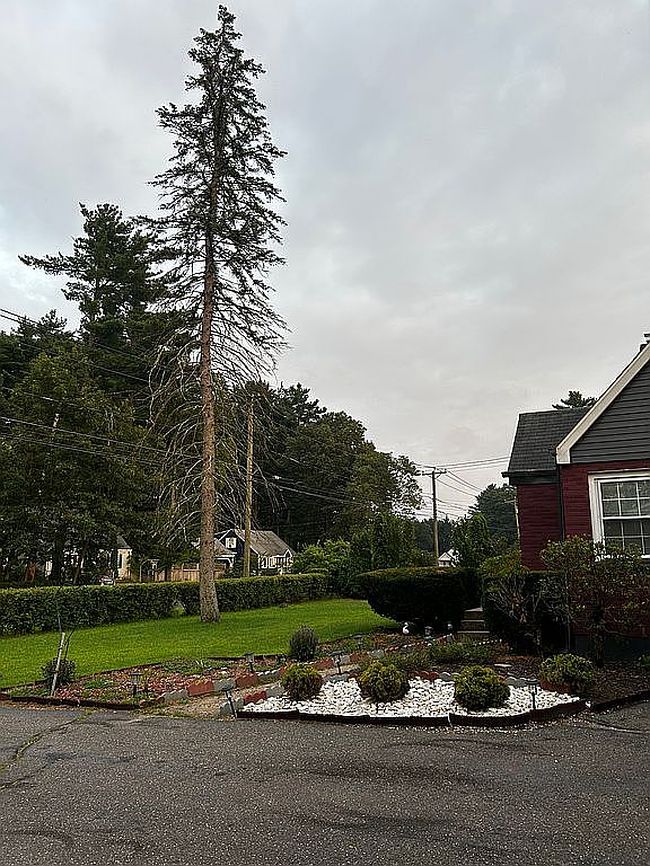 Photo of 41 Chestnut Dr, Windsor, CT