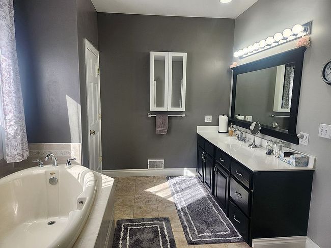 Image of 9310 Maple St
