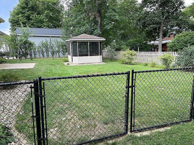 Photo of 1318 Northwoods Dr, Hillsboro, OH