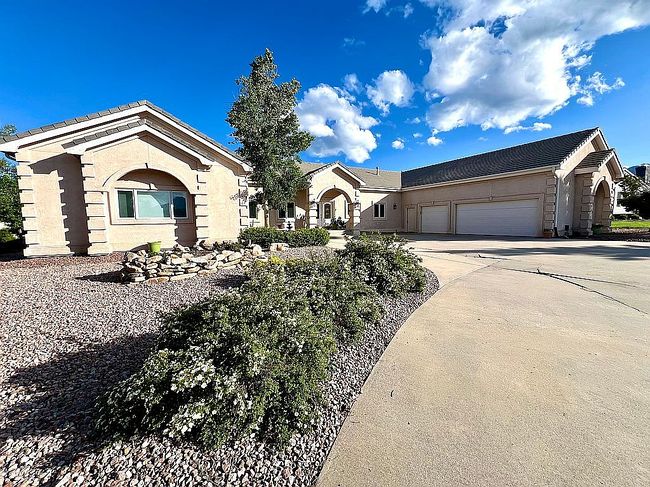 Photo of 3925 Hill Cir, Colorado Springs, CO