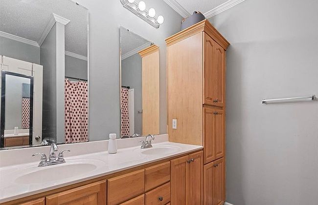Image of 138 Elm St
