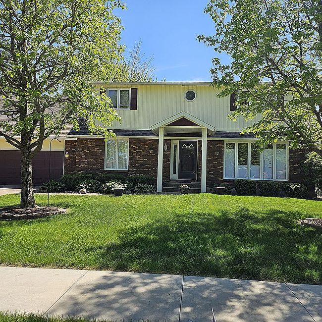 Additional photo 1 of property located at 10 Eleanor Dr