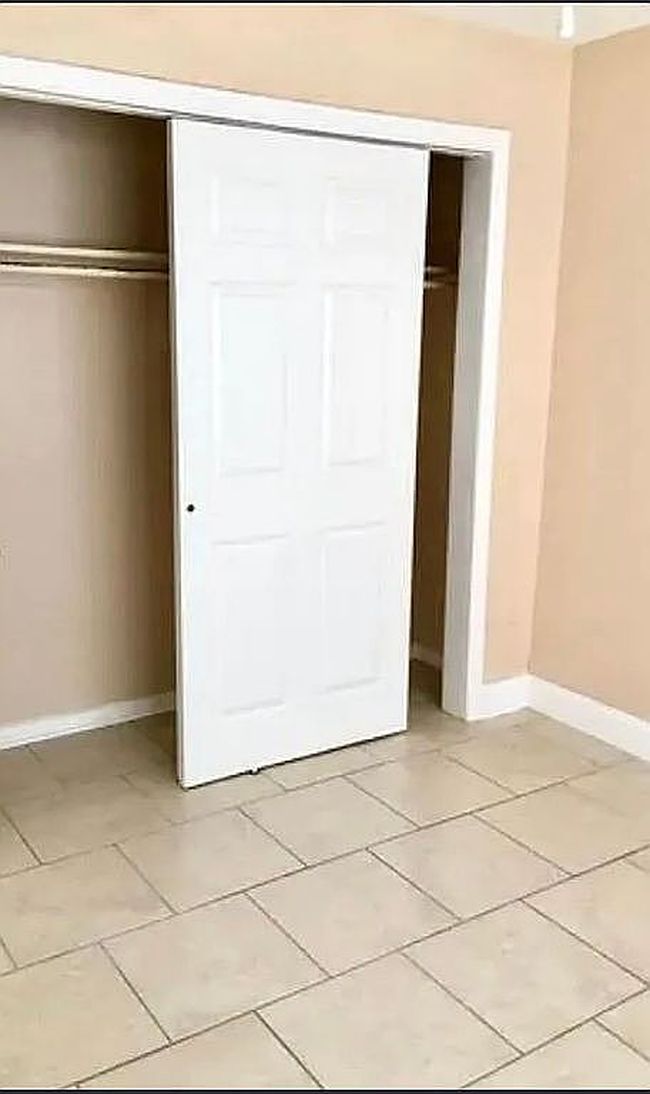 Additional photo 1 of property located at 635 Nw 22nd Rd