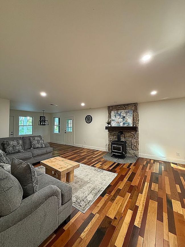 Photo of 70 Tallent St, Franklin, NC