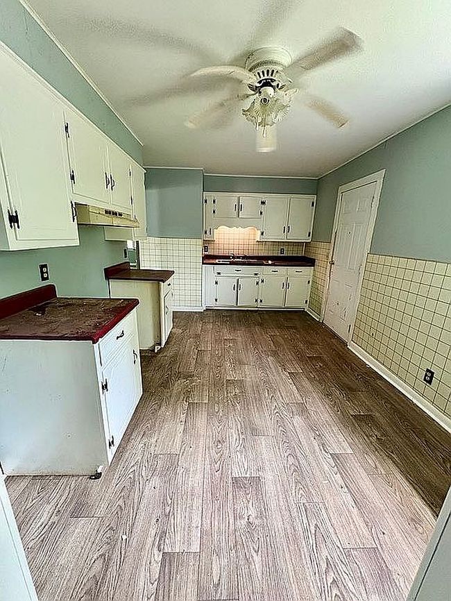 Additional photo 1 of property located at 218 Eastview Dr