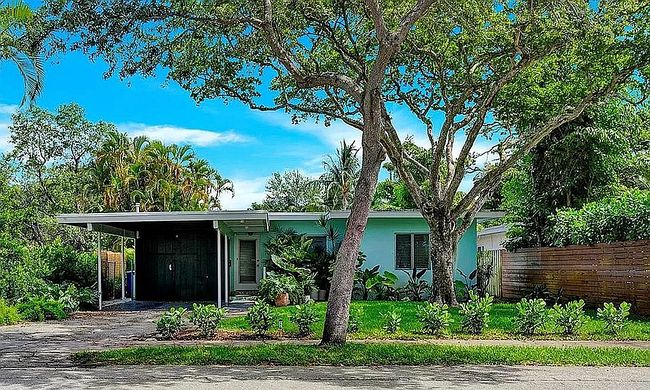 Additional photo 3 of property located at 707 Se 11th Ct