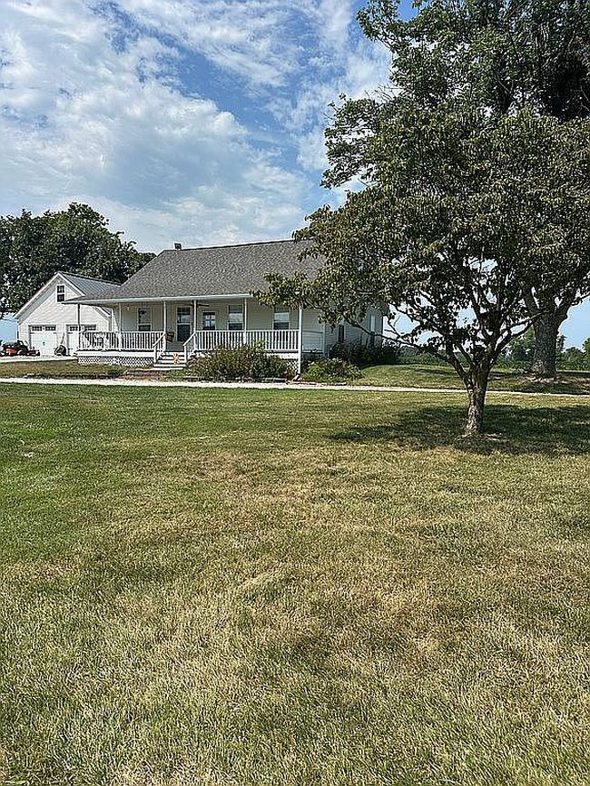 Photo of 5779 Sunflower Ln, Millstadt, IL