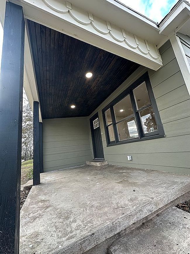 Image of 804 E Water St