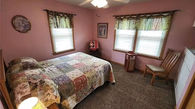 Photo of 300 Mark St, Hamilton, MO
