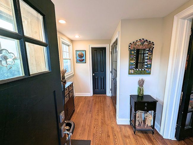Photo of 1029 East Broadway