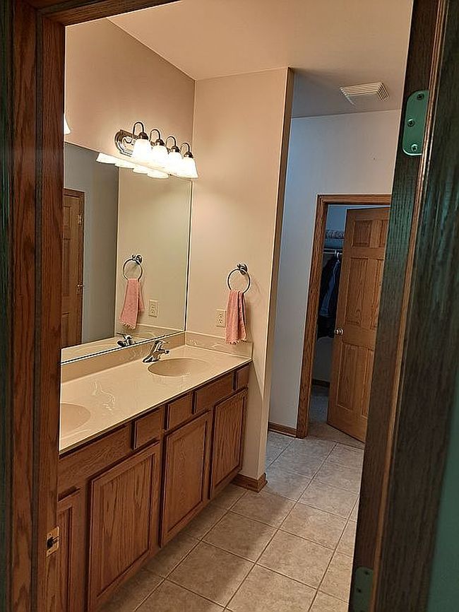 Photo of 1670 Overlook Dr, Dixon, IL
