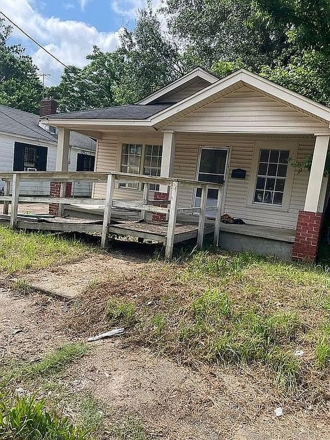 Image of 2139 Lyon Ave