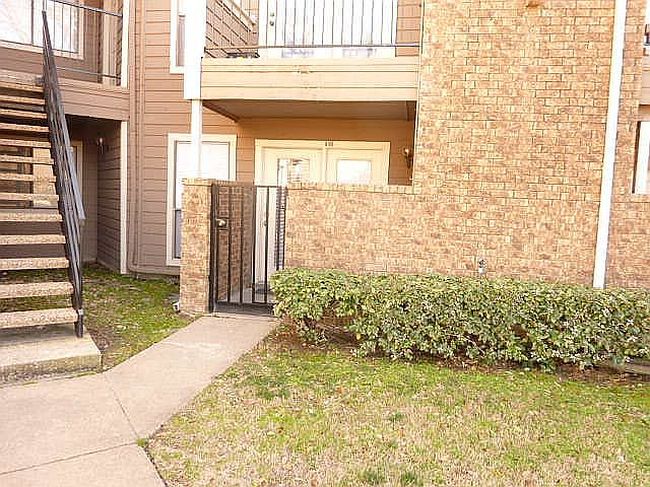Image of 9801 Walnut St #108