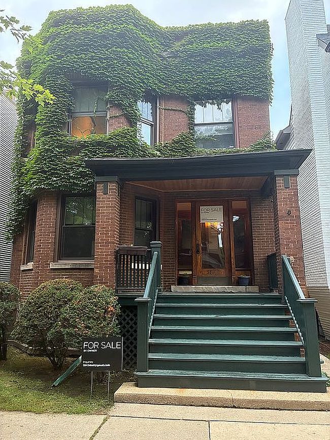 Photo of 3842 N Bell Ave, Chicago, IL