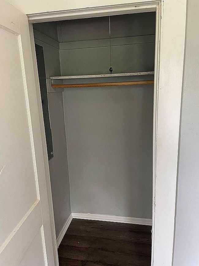 Additional photo 3 of property located at 809 W Davis St