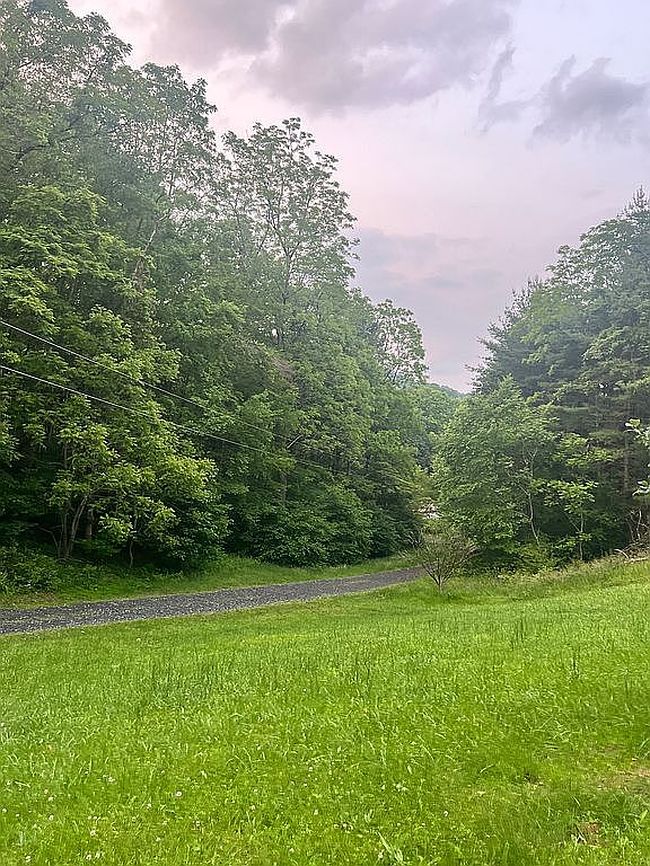 Photo of 317 Dillard Dr, Jefferson, NC