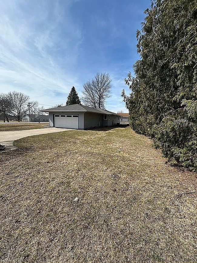 Photo of 718 E Center St, Conrad, IA