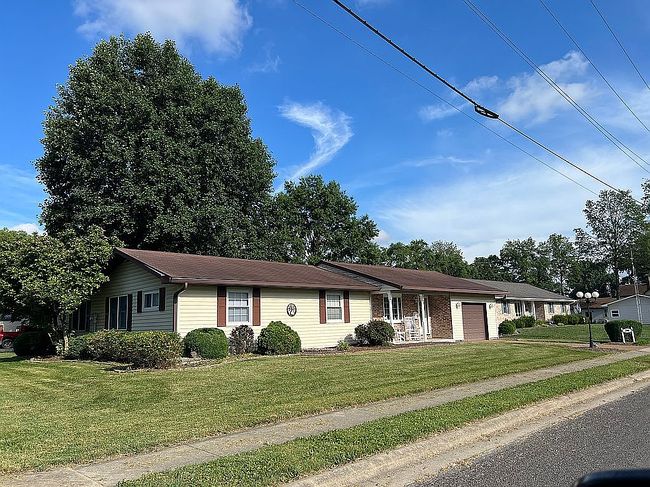 Photo of 290 N Elm St, Breese, IL