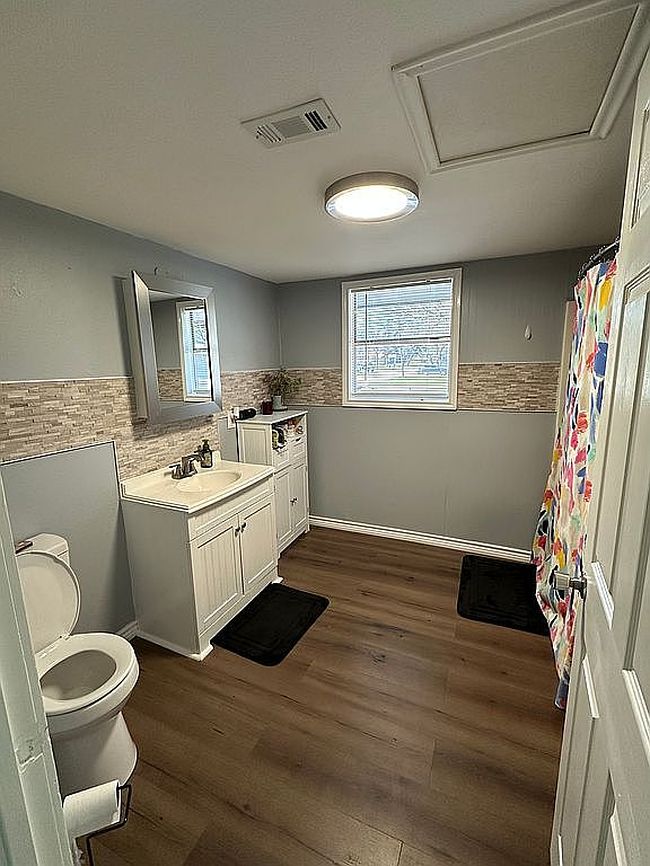 Photo of 408 Villa St, Cuero, TX