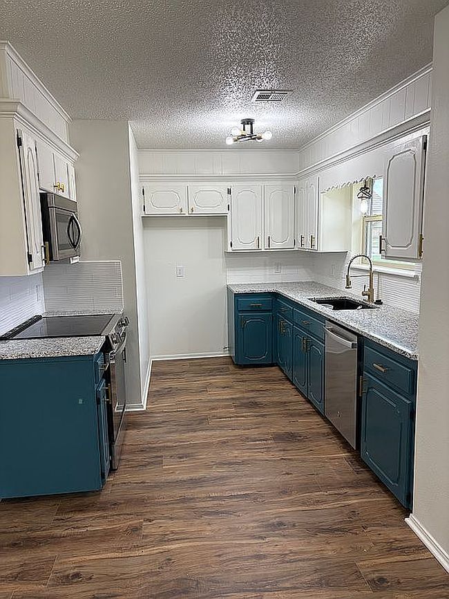 Additional photo 2 of property located at 426 Burbank St