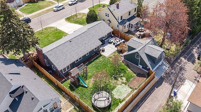 Image of 633 Saratoga St S