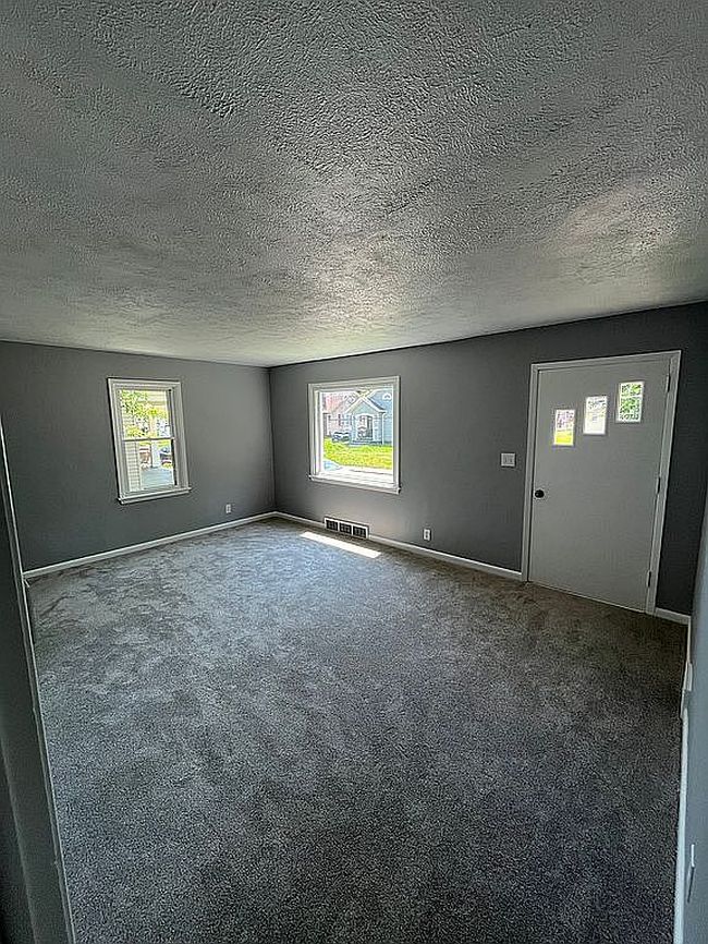 Photo of 2033 Franklin Pl Nw, Canton, OH