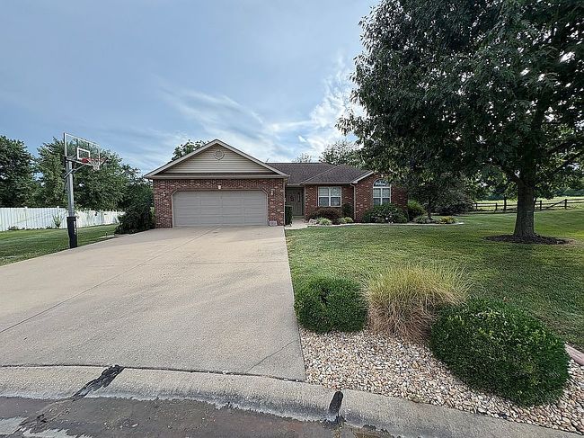 Photo of 391 Willow Oak Dr, Red Bud, IL