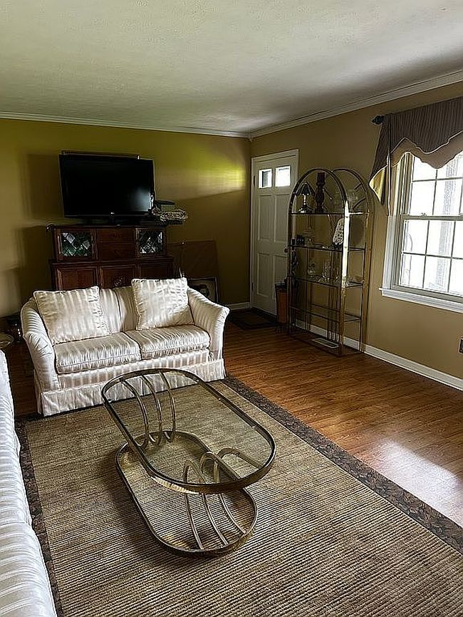 Image of 109 Moss St