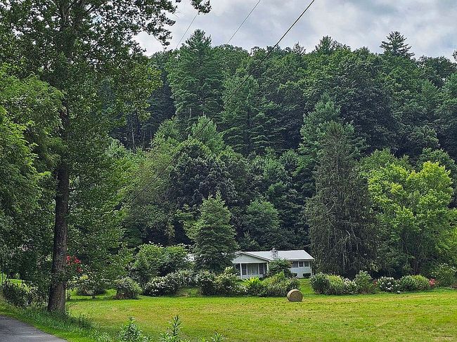 Photo of 136 Longue Vue Ln, Canton, NC